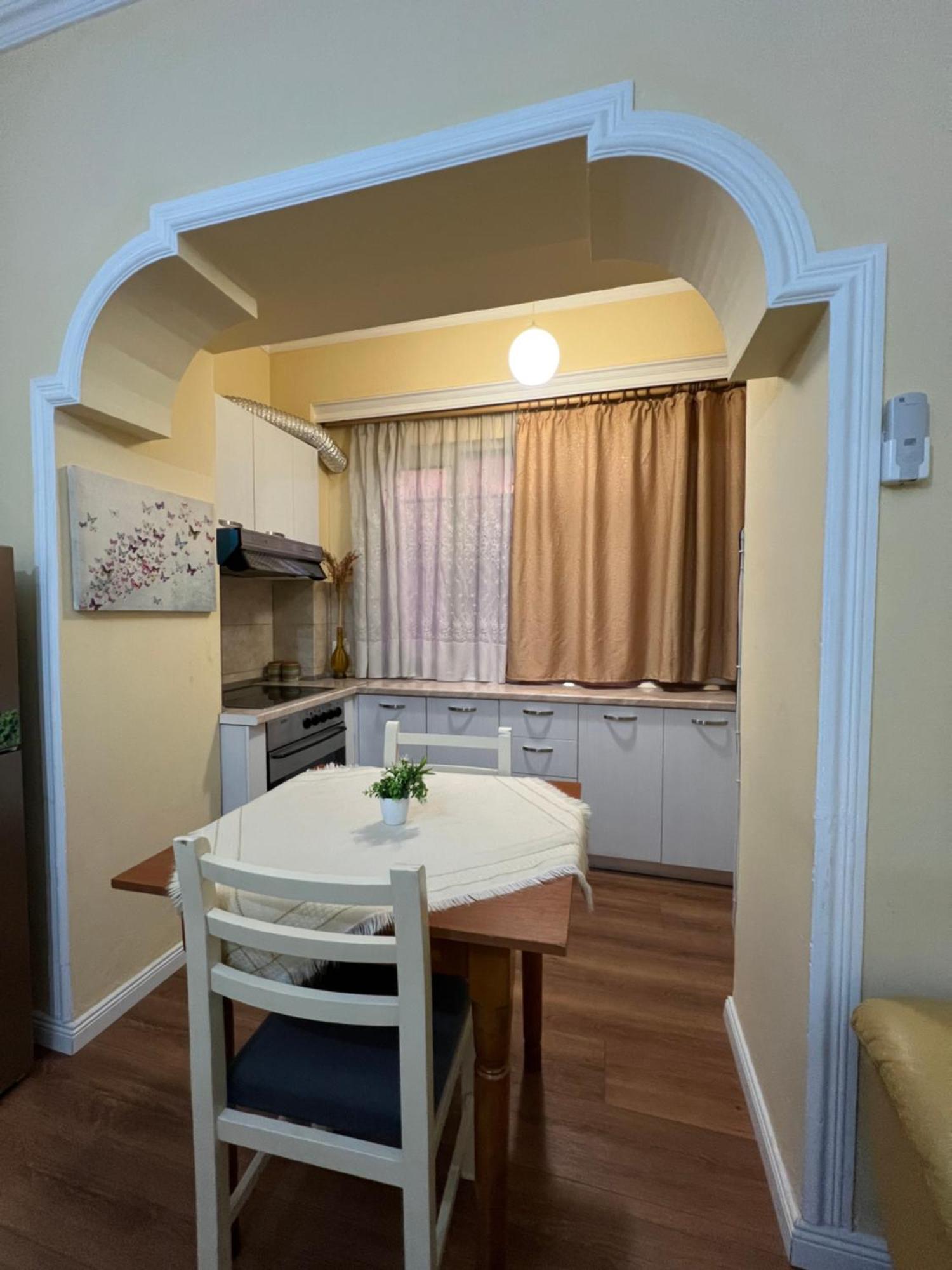 Alle'S M Shyri Studio Apartment Тирана Екстер'єр фото