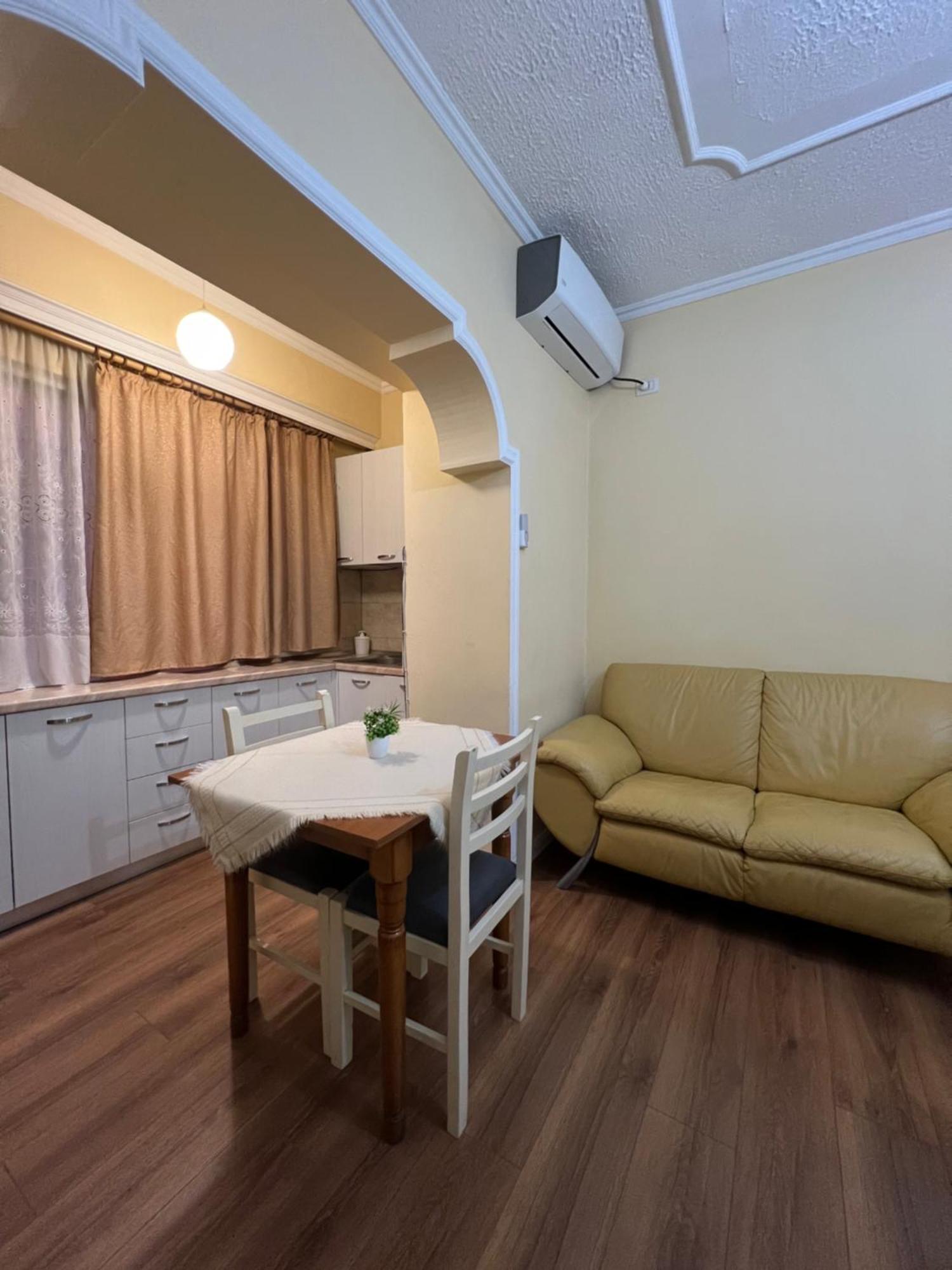 Alle'S M Shyri Studio Apartment Тирана Екстер'єр фото